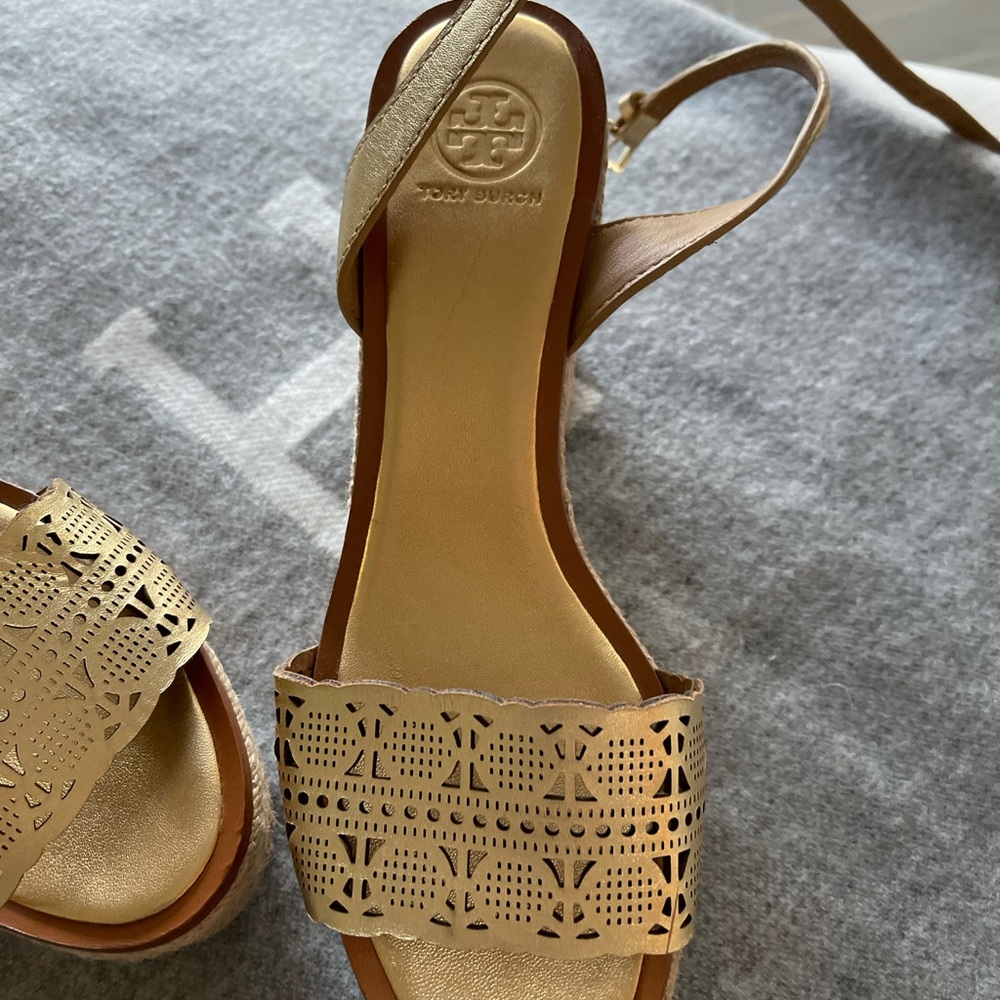 Platform sandals